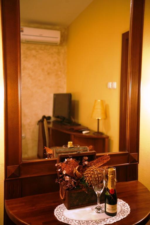 ホテル Manjez Centar ベオグラード 部屋 写真